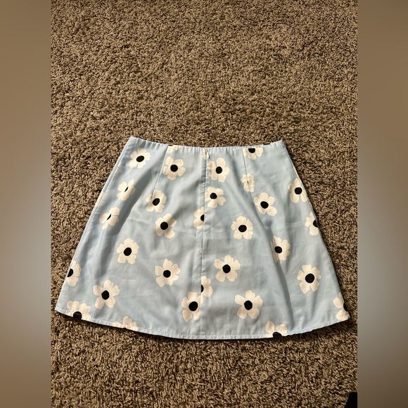 PRINCESS POLLY flower skirt - Picture 2 of 5